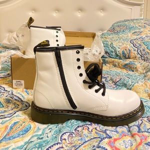 White dr.martens